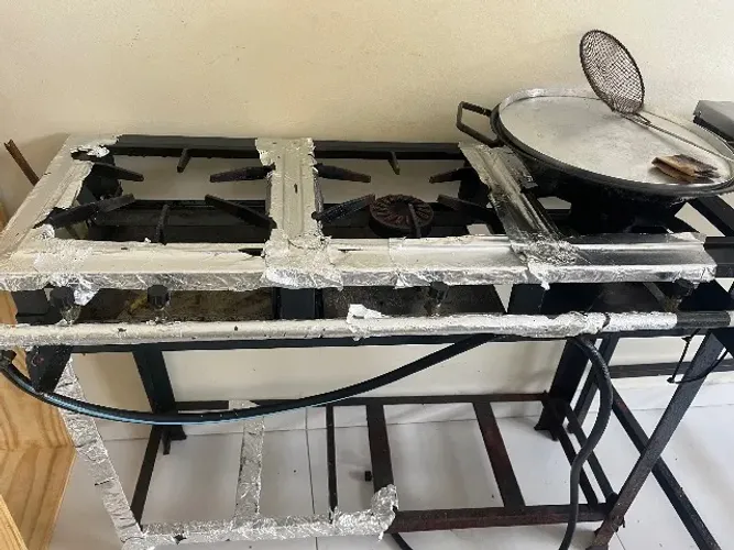 Vendo fogão industrial acompanha mangueira de alta pressão 