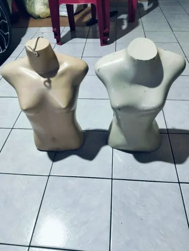 Manequins feminino em bom estado, usado mas conservado, esse valor e década um