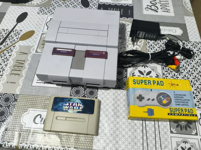 Super Nintendo com dois jogos 