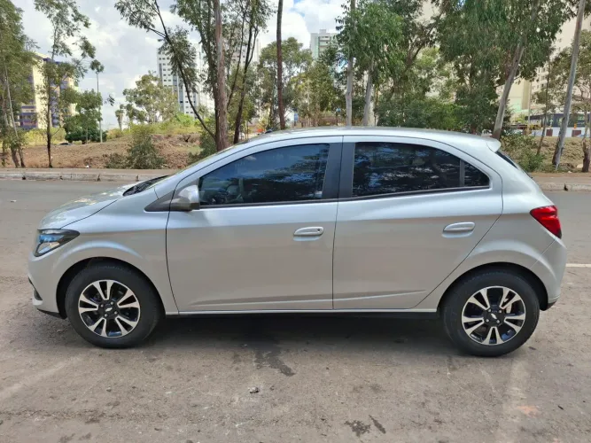 Chevrolet Onix Hatch LTZ 1.4 8V Flex Power Mec. 4P 2013