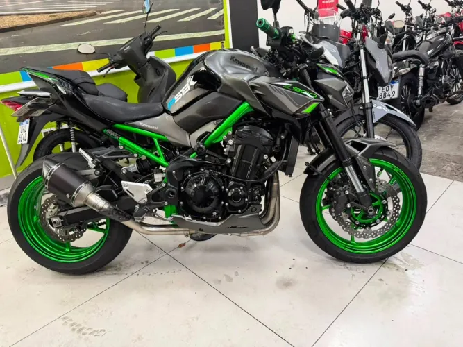 KAWASAKI Z900