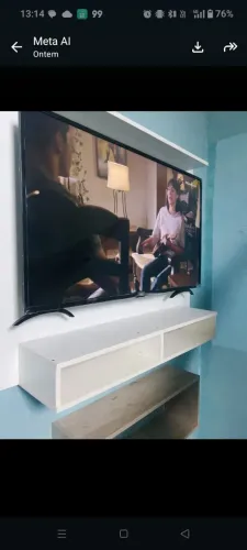 Vendo tv e suporte branco