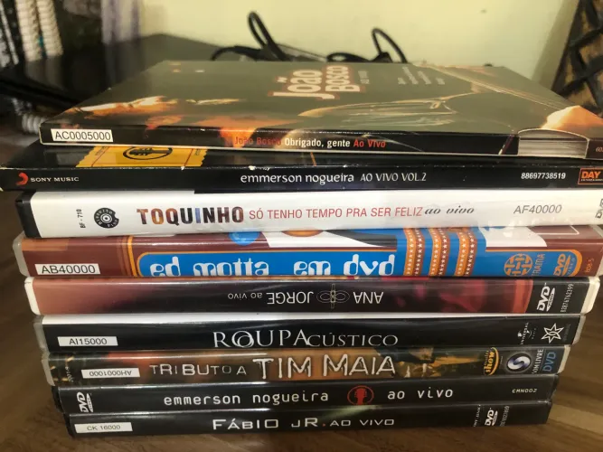 57 Dvds filmes, 16 GNT , e 9 dvds música 