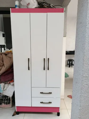 Guarda roupa infantil com 3 portas e 2 gavetas