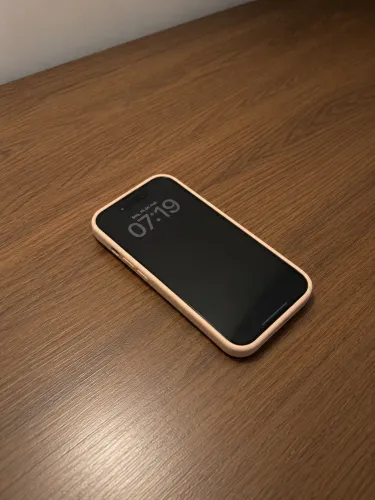 Iphone 14 pro com capinha e película 