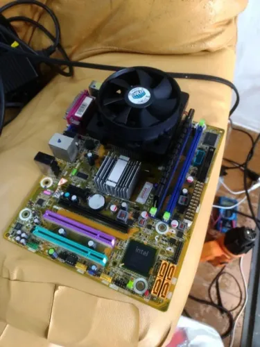 Placa mãe 775 DDR3 IPM41 + Core2duo E8400