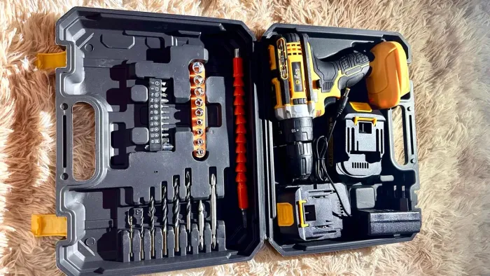 Furadeira e parafusadeira com impacto 2 baterias