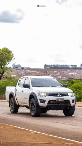 Mitsubishi L200 Triton GLS 3.2 CD TB Int.diesel MEC 2013