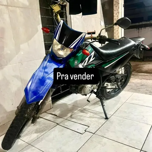 Vendo moto 6 mil