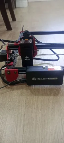 Corte e gravação a laser.