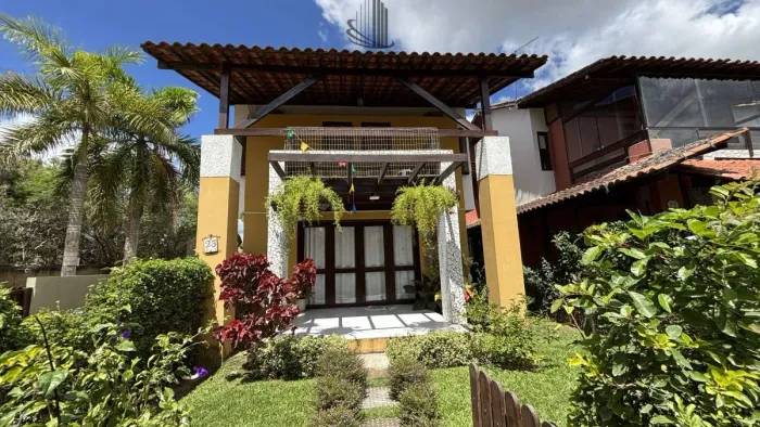 Casa para alugar, com 4 quartos (2 suites) em condomínio fechado em Gravatá