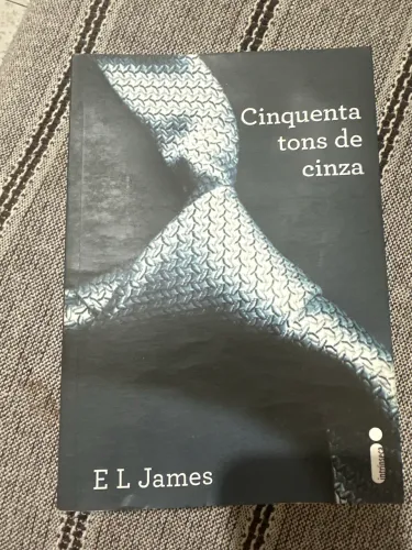 Livro cinquenta tons de cinza