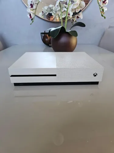 Xbox One S para Peças ou Reparo - Não Liga