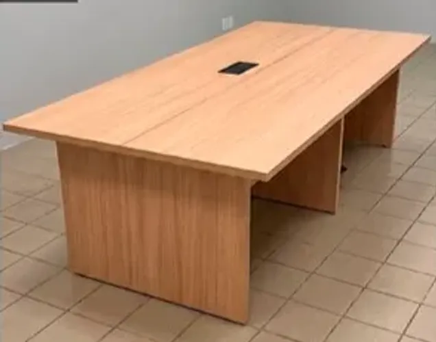 Mesa MDF com tomada