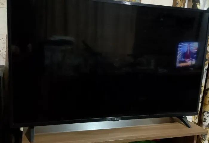 TV LG 4K COM DEFEITO