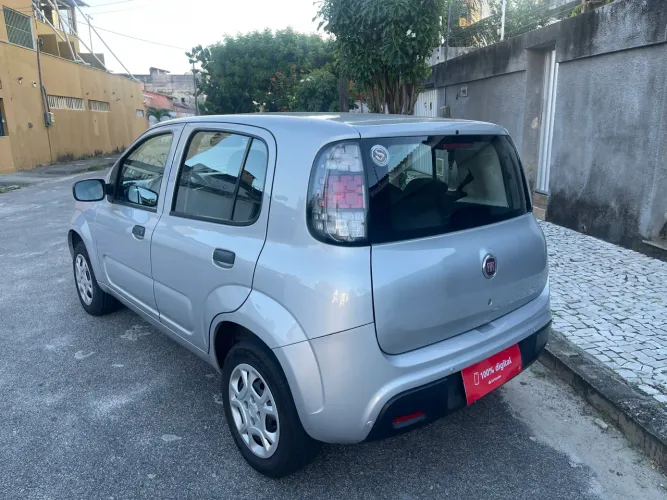 Fiat Uno Attractive 1.0 EVO Fire Flex 8V 5P 2021