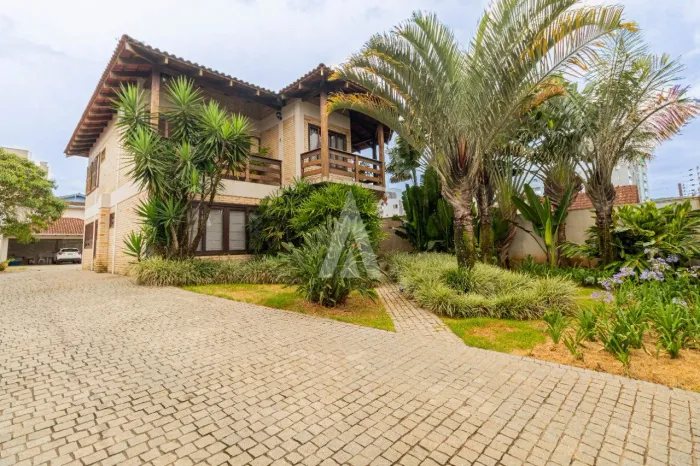 Casa com 3 quartos , sendo 1 suíte à venda no bairro Bom Retiro em Joinville-SC por R$1.70