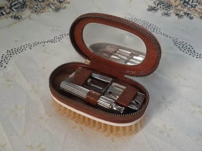 Kit de viagem vintage para barba (escova + aparelho de barbear)