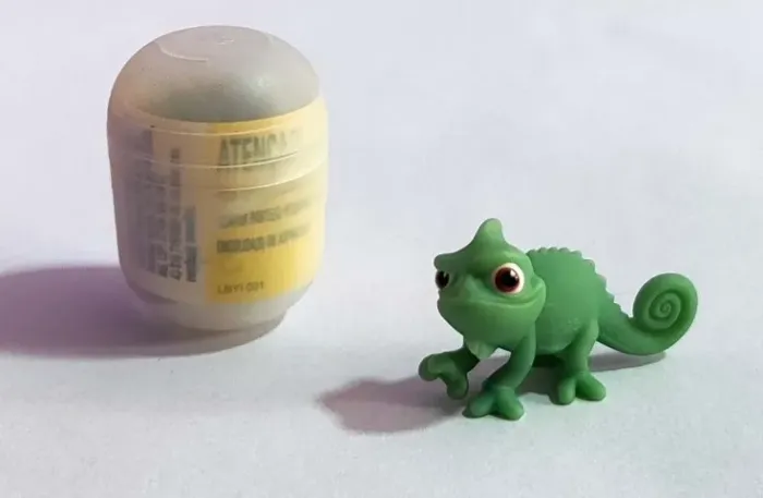 Kinder Ovo Disney Enrolados Pascal 