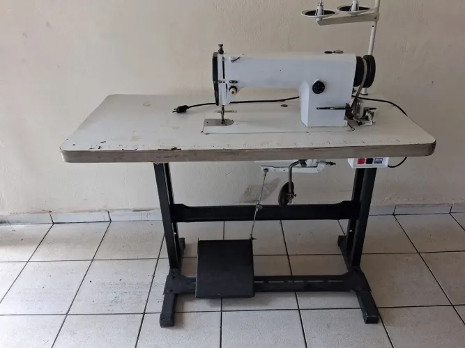 Máquina de Costura Industrial Reta