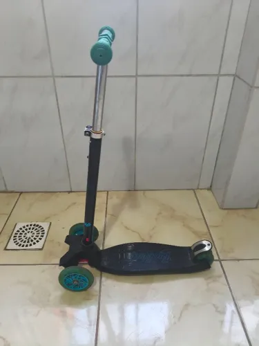 Patinete de led aguenta até 30kg