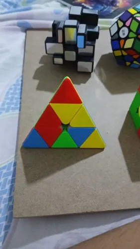 Cubos mágicos usados mas nem conservados