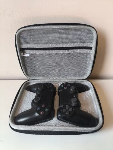 Case Bolsa Estojo Protetor Anti Poeira Compatível Para 2 Controles PS4, PS5 ou Xbox