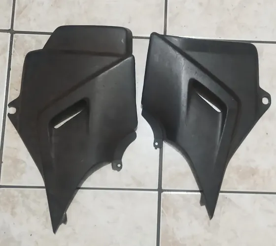Par de tampa lateral para CBX 200 Strada