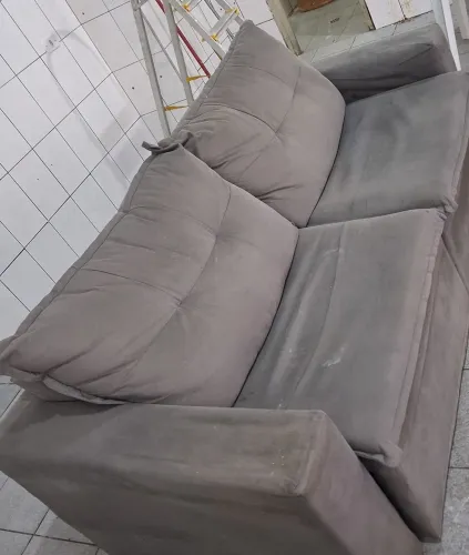 Vendo sofá cinza super confortável!Ele estica o assento(retrátil)e reclina o encosto.