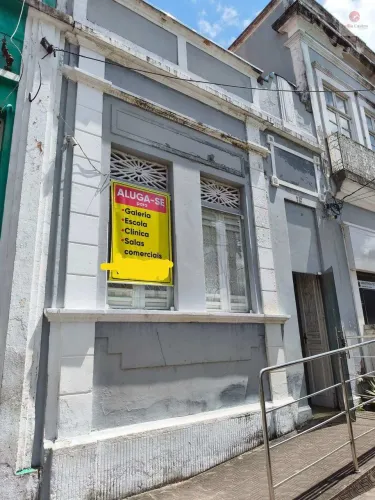 ALUGO ÓTIMA CASA COMERCIAL COM 10 SALAS NO CENTRO DE GOIANA / PE