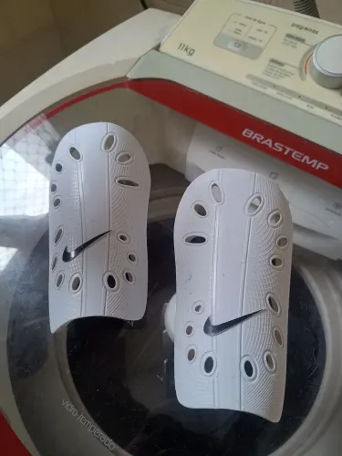 Caneleira Nike adulto