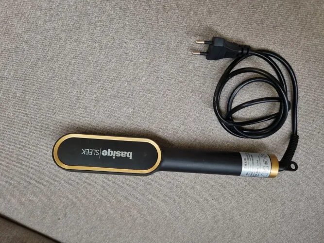 Escova Alisadora Elétrica Basique Sleek Preta com Detalhes Dourado
