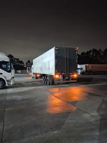 Carreta baú 110m³