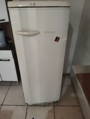 Vendesse uma geladeira 