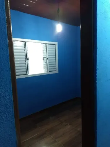 Alugo casa no bairro Rosa Garcia ll.