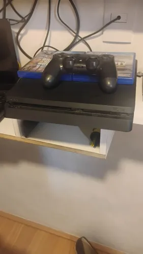 PlayStation 4 Slim + Conta Digital com Vários Jogos + 2 Jogos Físicos