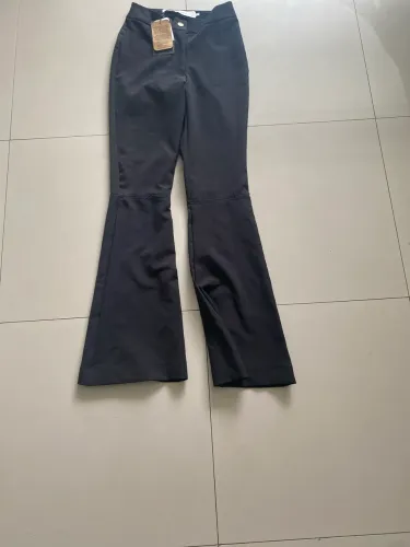 Calça preta linda tecido sofisticado 