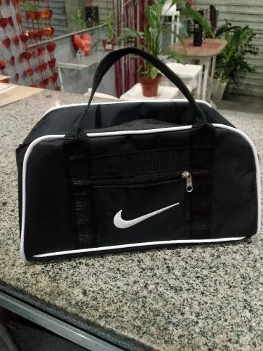 BOLSA DE MÃO DA NIKE ZERADA TAMANHO PEQUENA TOP