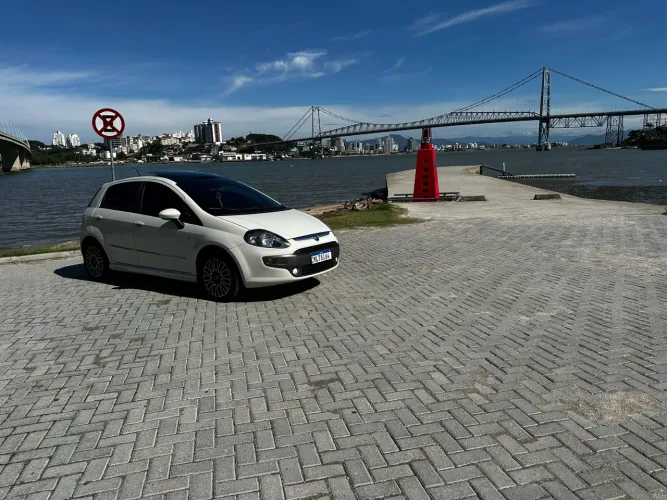 Fiat Punto Sporting Dualogic 1.8 Flex 16V 5P 2014