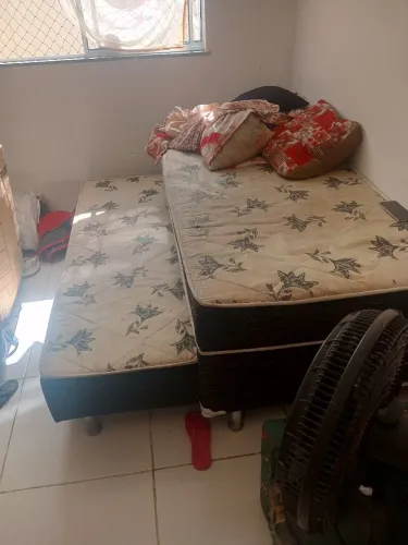 Cama de solteiro com auxiliar