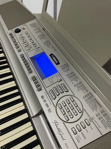 Teclado Yamaha Portable Grand DGX-300