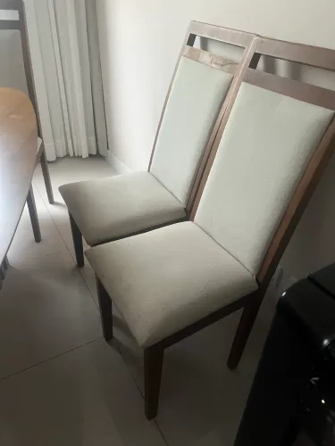 Conjunto de cadeiras de jantar em MADEIRA