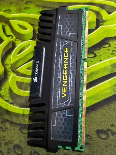 Memória 8GB RAM DDR3 Corsair Vengeance 1600mhz