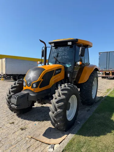 Vende-se trator Valtra A950R 2025