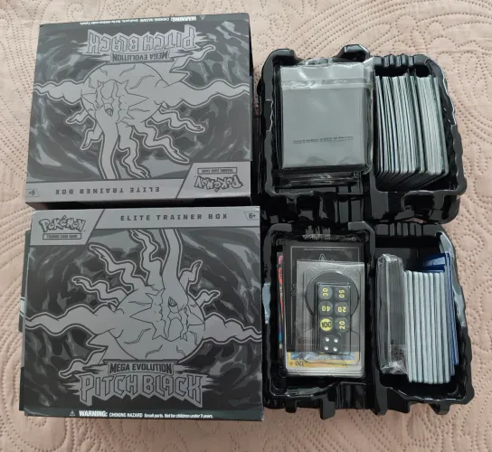 2 caixas de pokémon completas da coleção Elite trainer. Escuridão absoluta.
