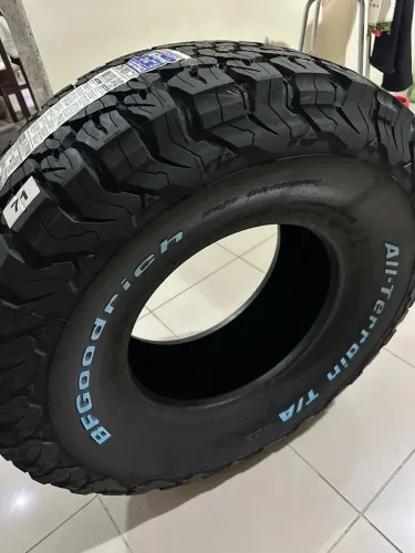2 PNEUS BFGOODRICH NOVOS LT305/70R16 10 Lonas 124/121R  ALL TERRAIN KO2  R$ 4500