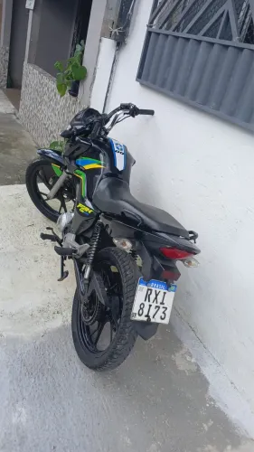 Vendo moto quitada e selada! 