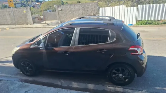 Peugeot 208 Allure 1.5 Flex 8V 5P 2014