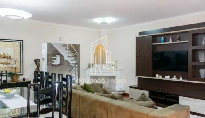 SOBRADO RESIDENCIAL DE 300M² POSSUI 4 DORMITÓRIOS , 4 BANHEIROS E 3 VAGAS Á VENDA NA REGIÃ