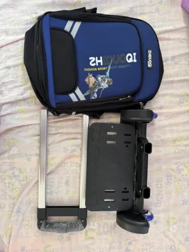 Mochila com carrinho.
